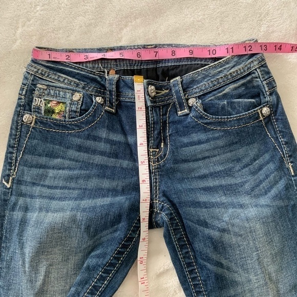 𝅺MISS Me Camo Sequin Cuffed Capri Jeans - Picture 7 of 8